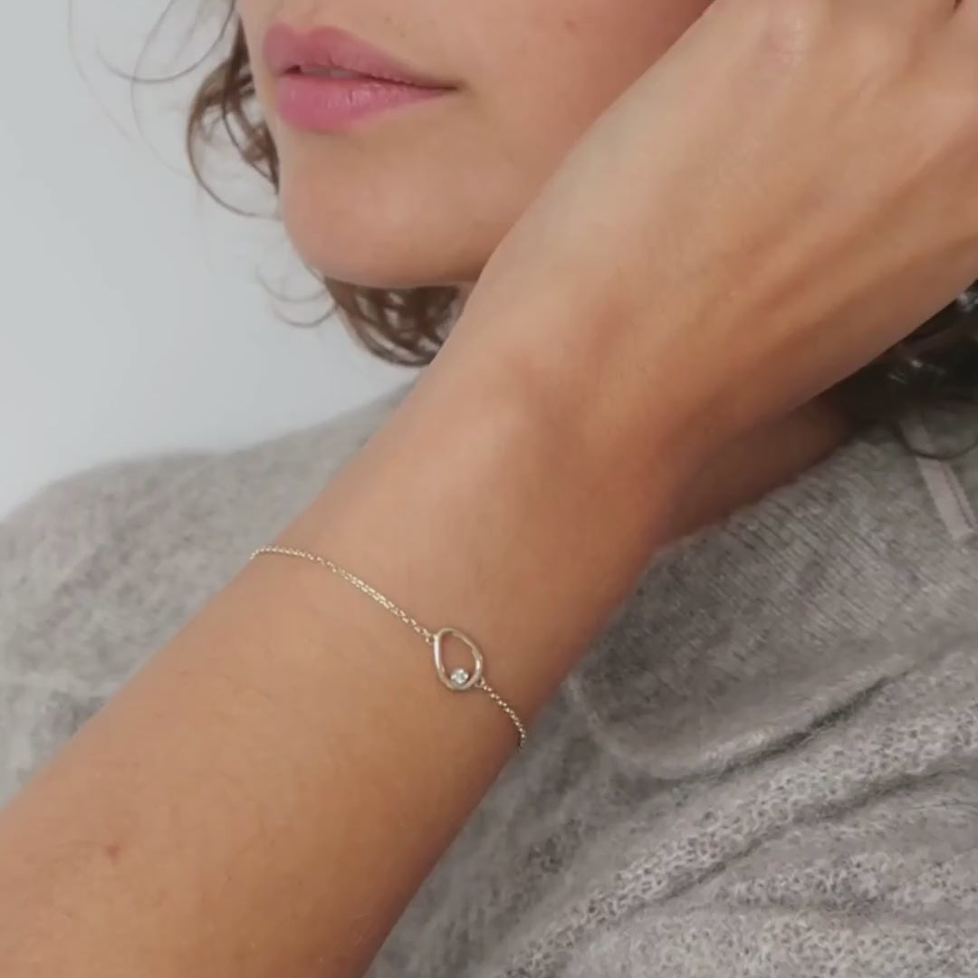 Video of the gold Teardrop bracelet
